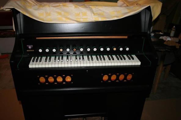Harmonium 1.jpg